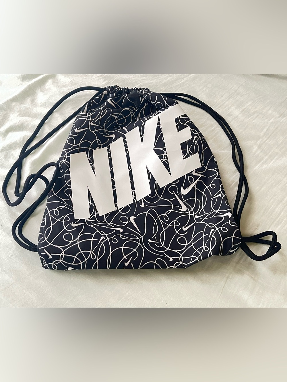 Nike Unisex Kid’s Black & White Scribble Drawstring Bag No Inner Pockets NWOT